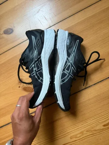 Used Asics Laufschuhe Größe 42 bike — image 9 of 12