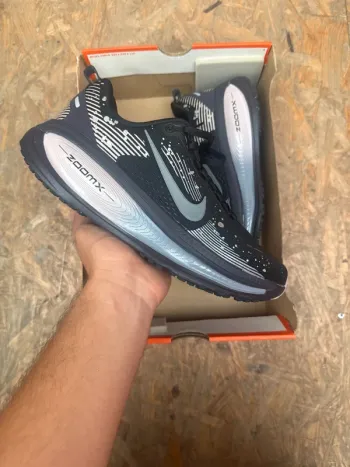 Used Nike Vomero 18 bike