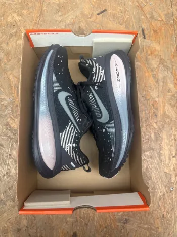Used Nike Vomero 18 bike — image 2 of 9