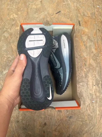 Used Nike Vomero 18 bike — image 5 of 9