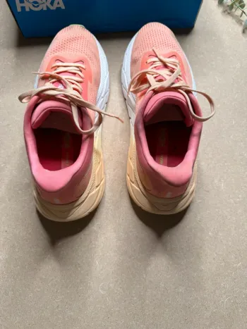 Orange Hoka Arahi 7 bike d'occasion — image 10 sur 15