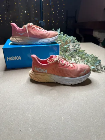 Orange Hoka Arahi 7 bike d'occasion — image 2 sur 15