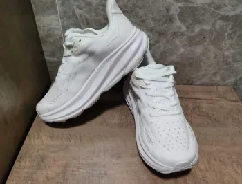 Hoka Chaussure blanche taille 39 bike d'occasion — image 3 sur 4