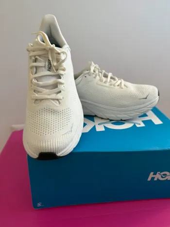 Hoka Arahi 7 bike d'occasion — image 2 sur 5