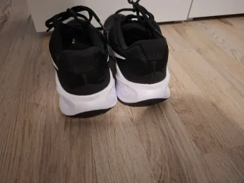 Nike Revolution 7 bike d'occasion — image 2 sur 2