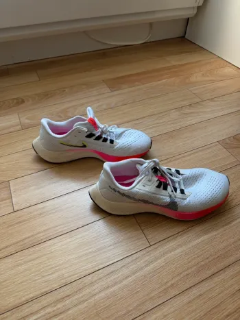 Nike Baskets Taille 40.5 bike d'occasion — image 2 sur 3