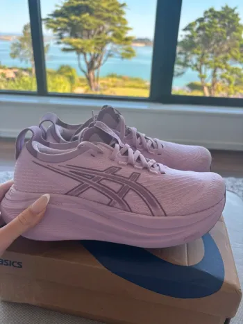 Used Asics Gel-Nimbus 27 bike — image 2 of 6