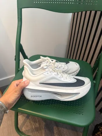 Used Nike Zoom Fly 6 bike — image 2 of 7