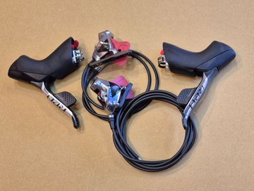 Tweedehands Sram Red eTap AXS HRD D1 Flat Mount Shift-Brake System Drivetrain & Pedals