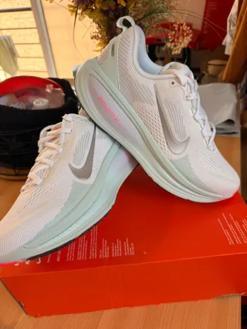 Nike Vomero 18 bike usato