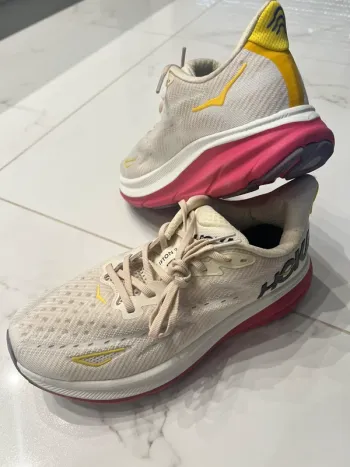 Hoka Clifton 9 bike d'occasion — image 3 sur 10