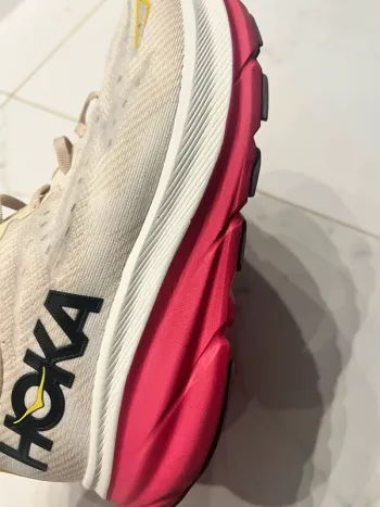 Hoka Clifton 9 bike d'occasion — image 9 sur 10