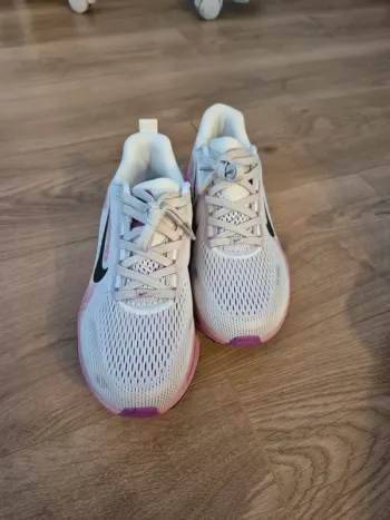 Nike Vomero 18 bike d'occasion — image 2 sur 6