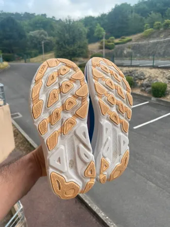 Hoka Clifton 9 bike usato — immagine 3 di 4