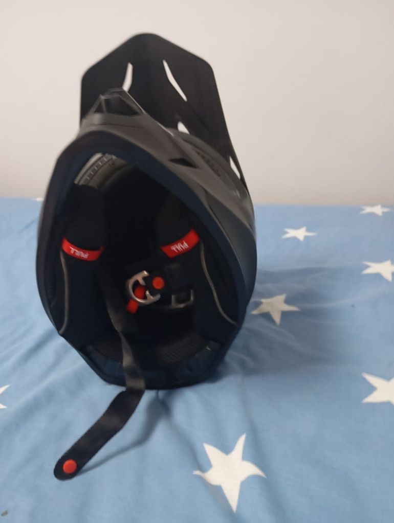 Brugt raven Airborne Evo Helmet 2025 bike — billede 5 af 7