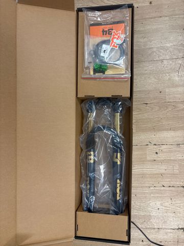Used Fox 34 Float Float Grip SL remote 2025 bike — image 3 of 4