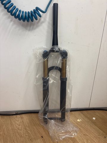 Used Fox 34 Float Float Grip SL remote 2025 bike — image 2 of 4