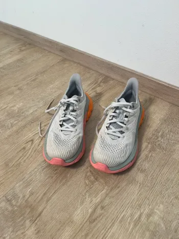 Tweedehands Hoka Clifton Edge bike — afbeelding 5 van 6