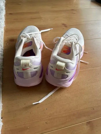 Tweedehands Nike ZoomX Vomero 18 bike — afbeelding 4 van 8