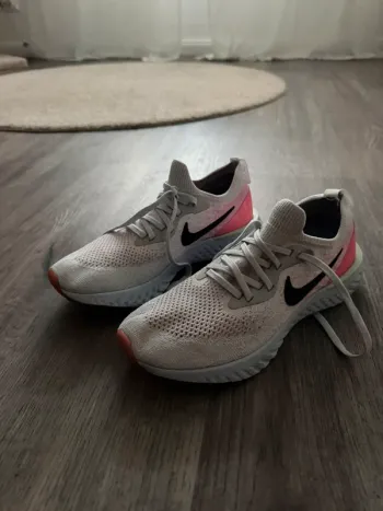 Nike Epic React Flyknit 2 bike d'occasion — image 2 sur 4