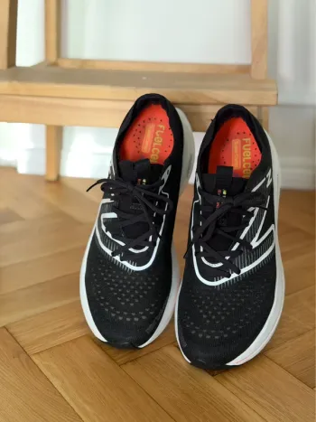 Gebrauchtes New Balance FuelCell SuperComp Trainer V1 bike — Bild 2 von 10