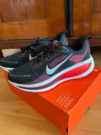Nike Vomero 18 bike d'occasion — image 2 sur 4