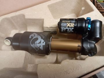 Used Fox float X2 factory 2025 bike — image 5 of 6