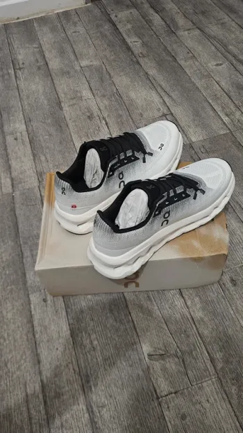 Käytetty On Running Shoes Size 43 bike — kuva 3 / 3