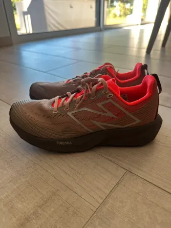 Używany New Balance FuelCell Venym bike — zdjęcie 3 z 14