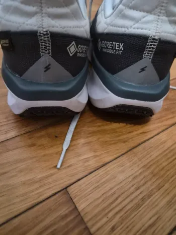 Used Nike Air Winflo 10 Gore-Tex bike — image 2 of 6