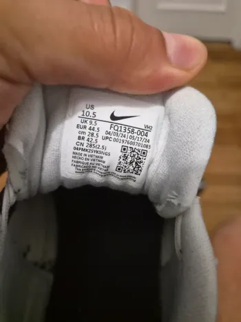 Used Nike Air Winflo 10 Gore-Tex bike — image 4 of 6