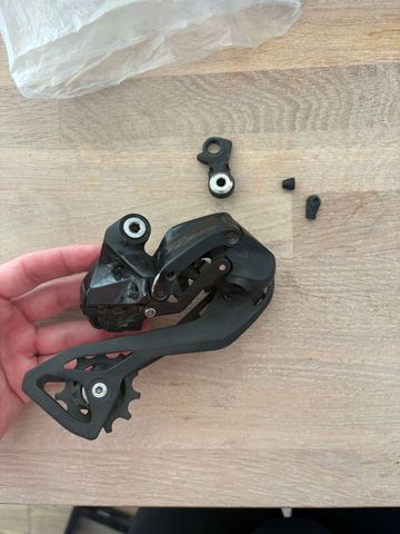Shimano 105 Di2 RD-R7150 Drivetrain & Pedals usato