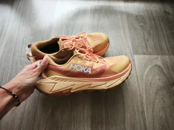 Tweedehands Hoka Trailrunning Shoes bike