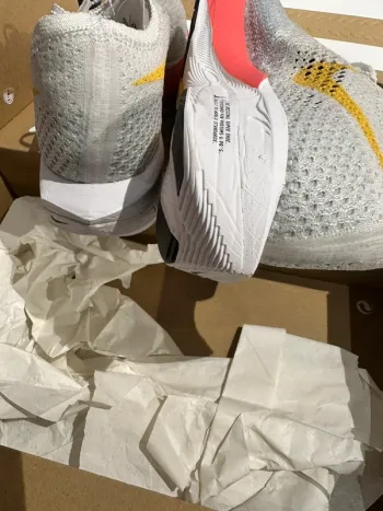 Tweedehands Nike ZoomX Vaporfly 3 bike — afbeelding 4 van 6