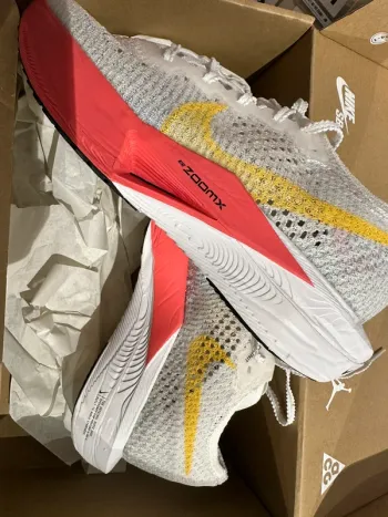 Tweedehands Nike ZoomX Vaporfly 3 bike — afbeelding 2 van 6