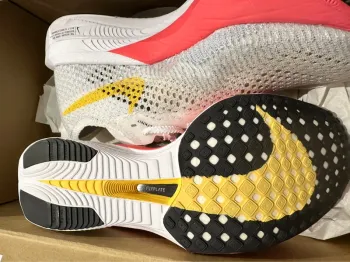 Tweedehands Nike ZoomX Vaporfly 3 bike — afbeelding 5 van 6