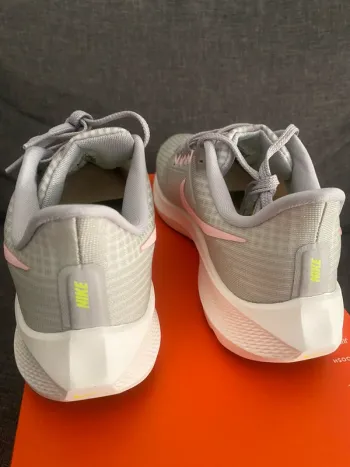Gebrauchtes Rose Nike Running Shoes bike — Bild 4 von 8
