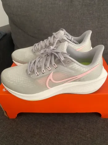 Gebrauchtes Rose Nike Running Shoes bike — Bild 3 von 8