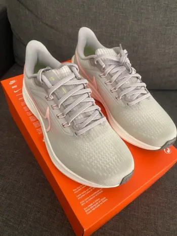 Gebrauchtes Rose Nike Running Shoes bike — Bild 2 von 8