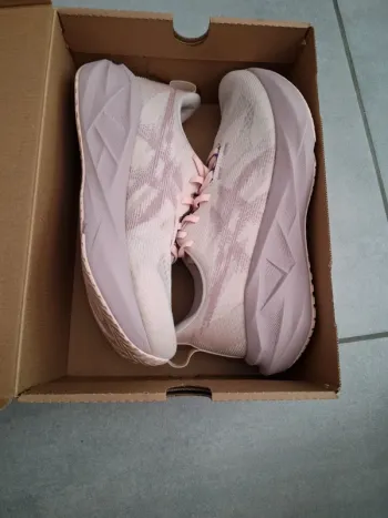 Brugt Asics Novablast 5 bike — billede 8 af 12