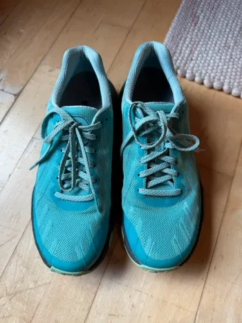 Tweedehands Hoka Schuhe bike