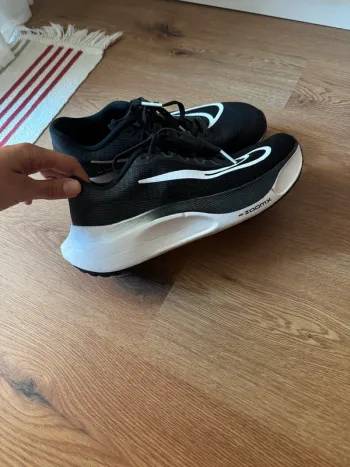 Nike Zoom Fly 5 bike usato — immagine 2 di 4