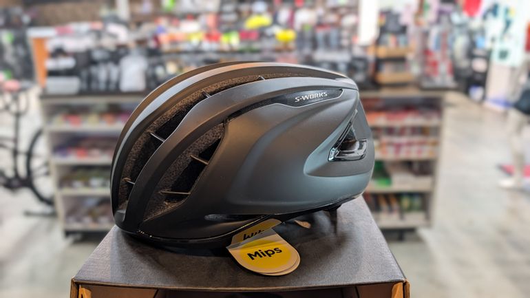 Used Specialized Prevail 3 Helmet bike — image 2 of 5