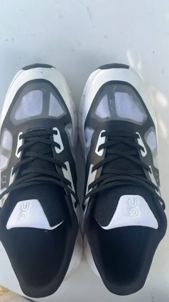 Tweedehands On Running Shoes bike — afbeelding 2 van 4