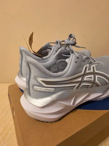 Brugt Asics Novablast 5 bike — billede 3 af 12