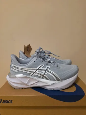 Brugt Asics Novablast 5 bike — billede 2 af 12