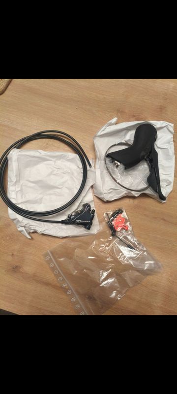 Used Shimano Ultegra ST-R8020 / BR-R8070 Brakes