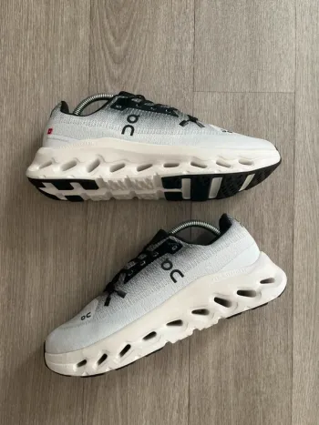 Brugt On Running On Cloud Running Shoes bike