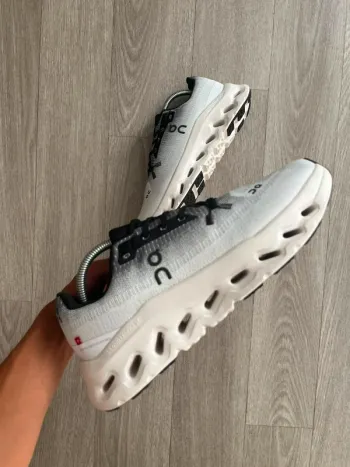 Brugt On Running On Cloud Running Shoes bike — billede 2 af 3