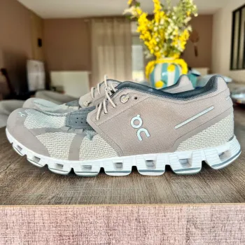 Tweedehands On Running Shoes bike